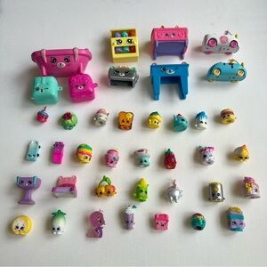 SHOPKINS toy bundle 29 figures, 7 larger accessories & 2 Cutie Cars DieCast